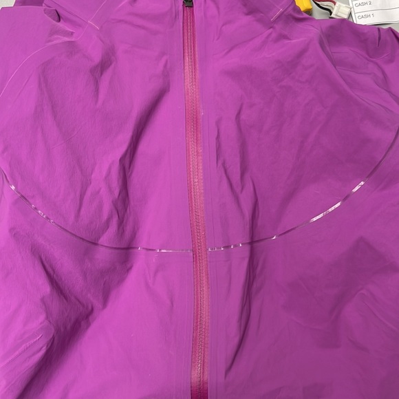 Lululemon fast and free windbreaker - Picture 6 of 6